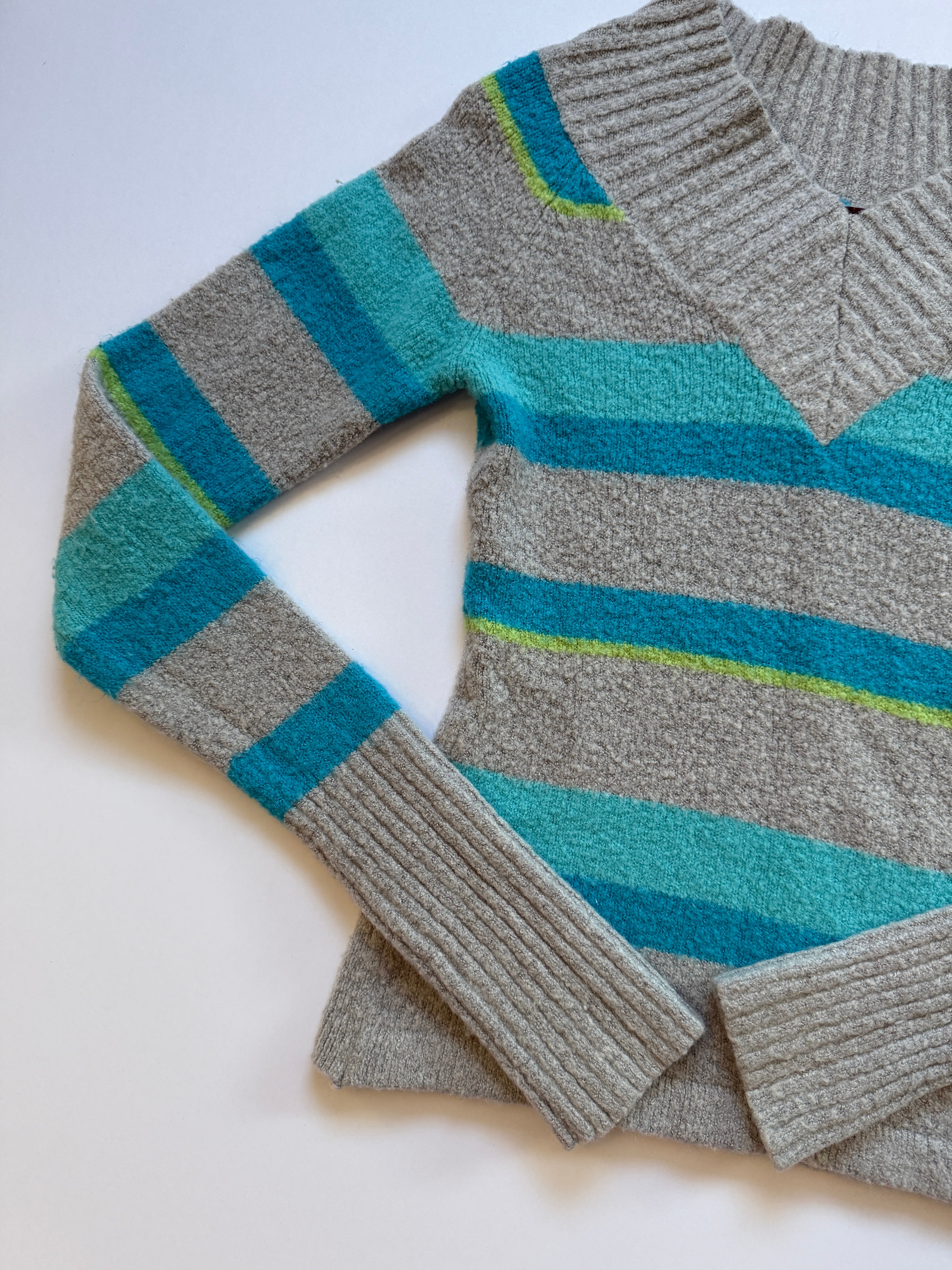 jordache sweater 💚
