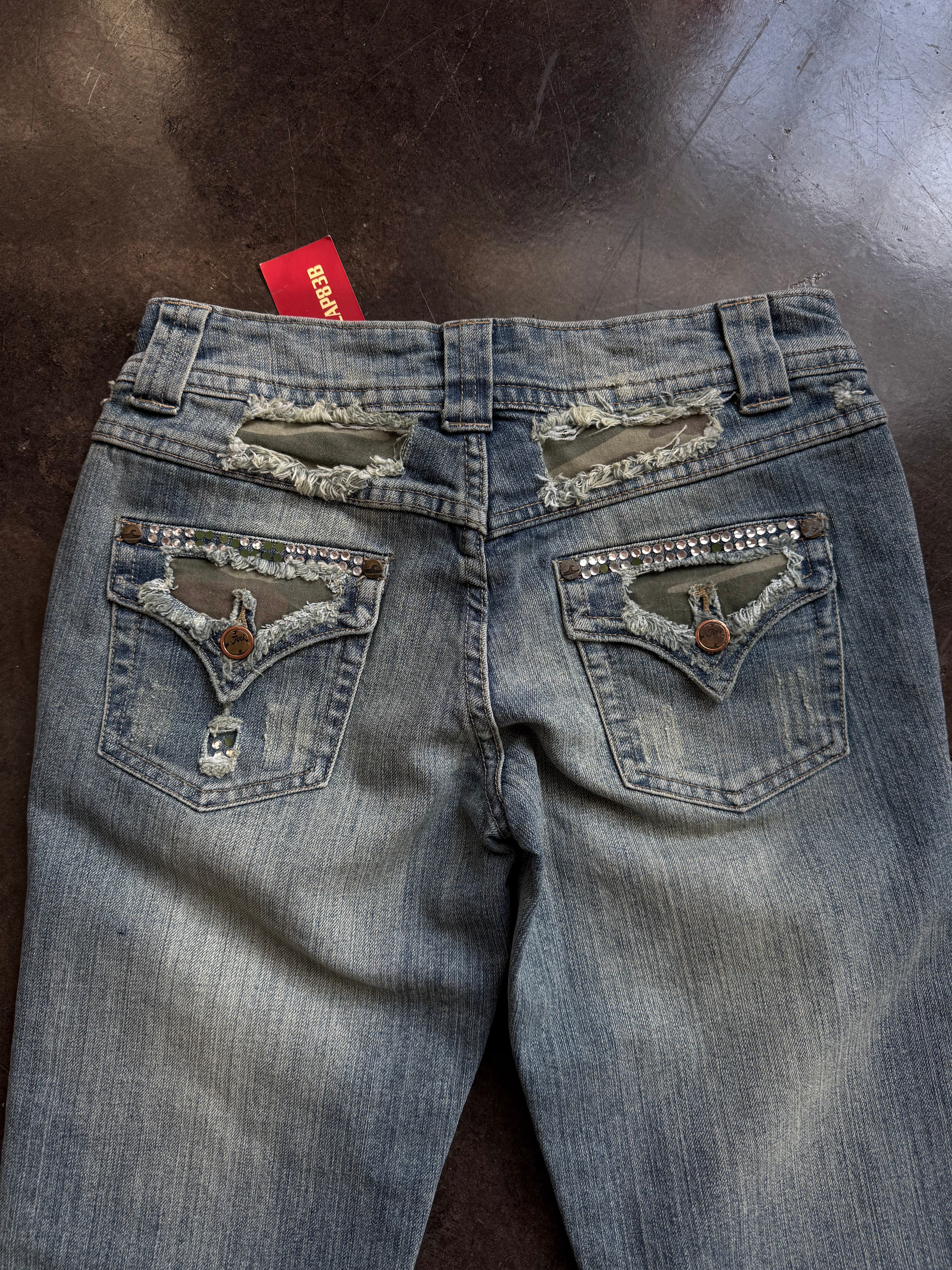 Jixi camo distressed jeans