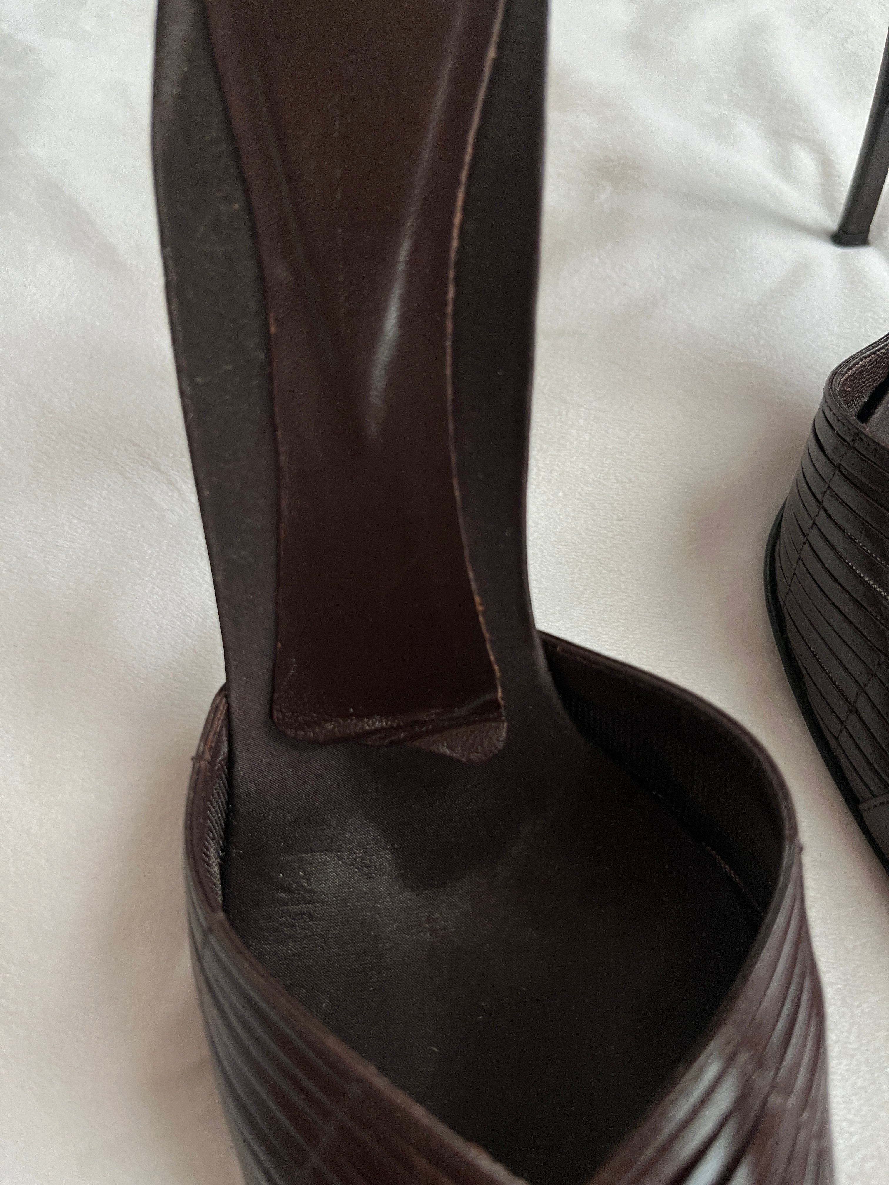 bcbg heels