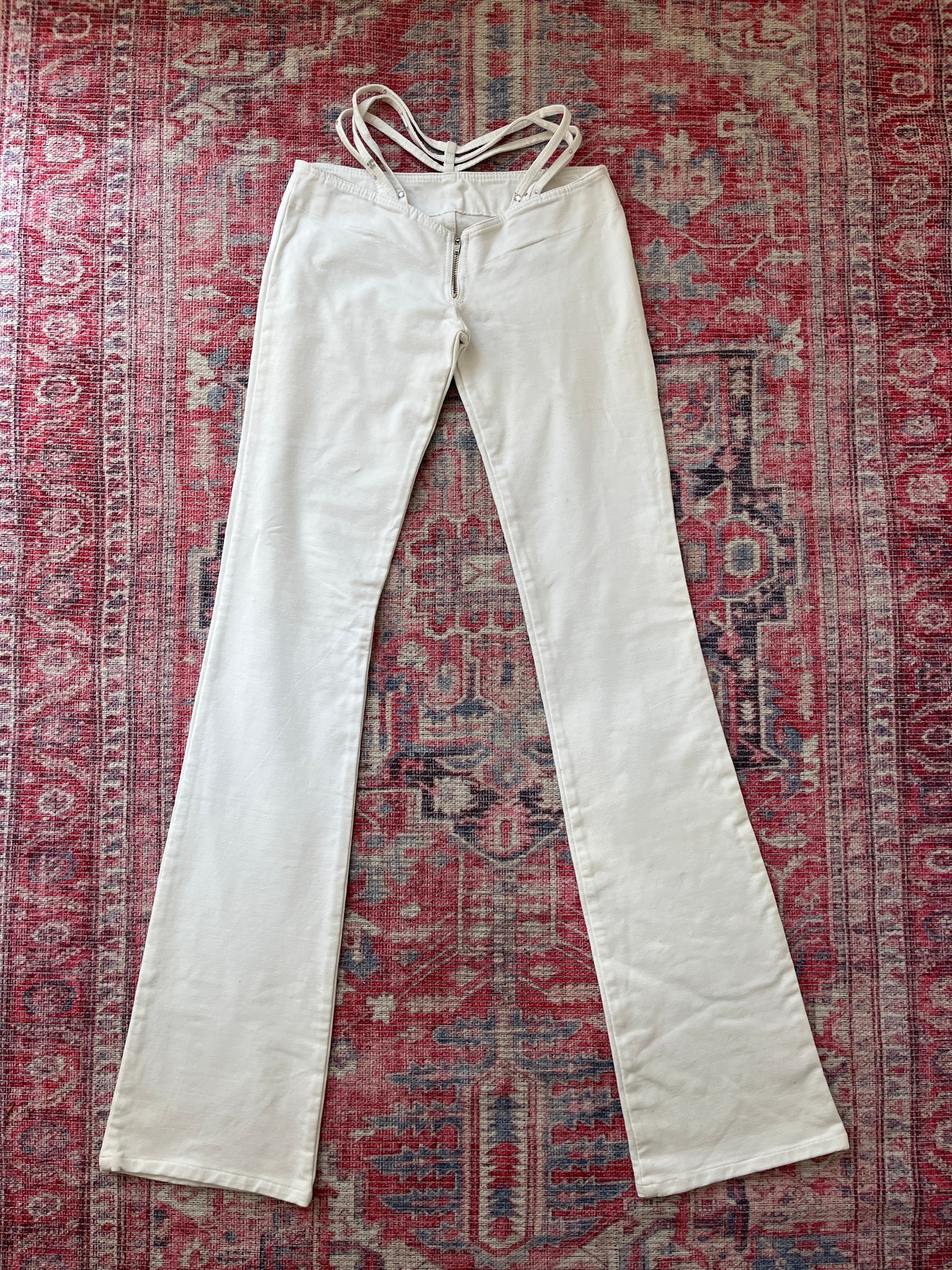 LOWRISE WHITE FLARE PANTS