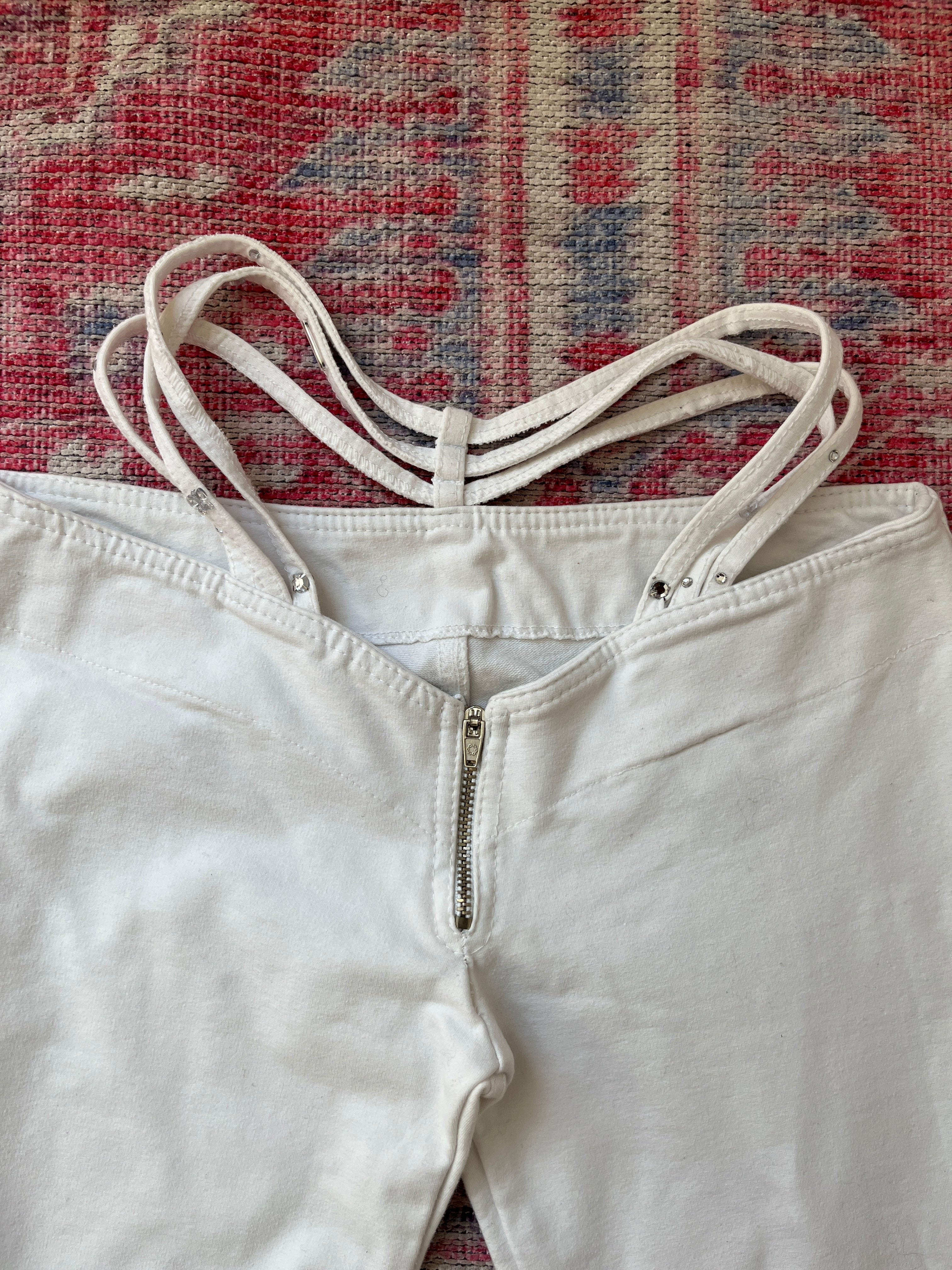 LOWRISE WHITE FLARE PANTS