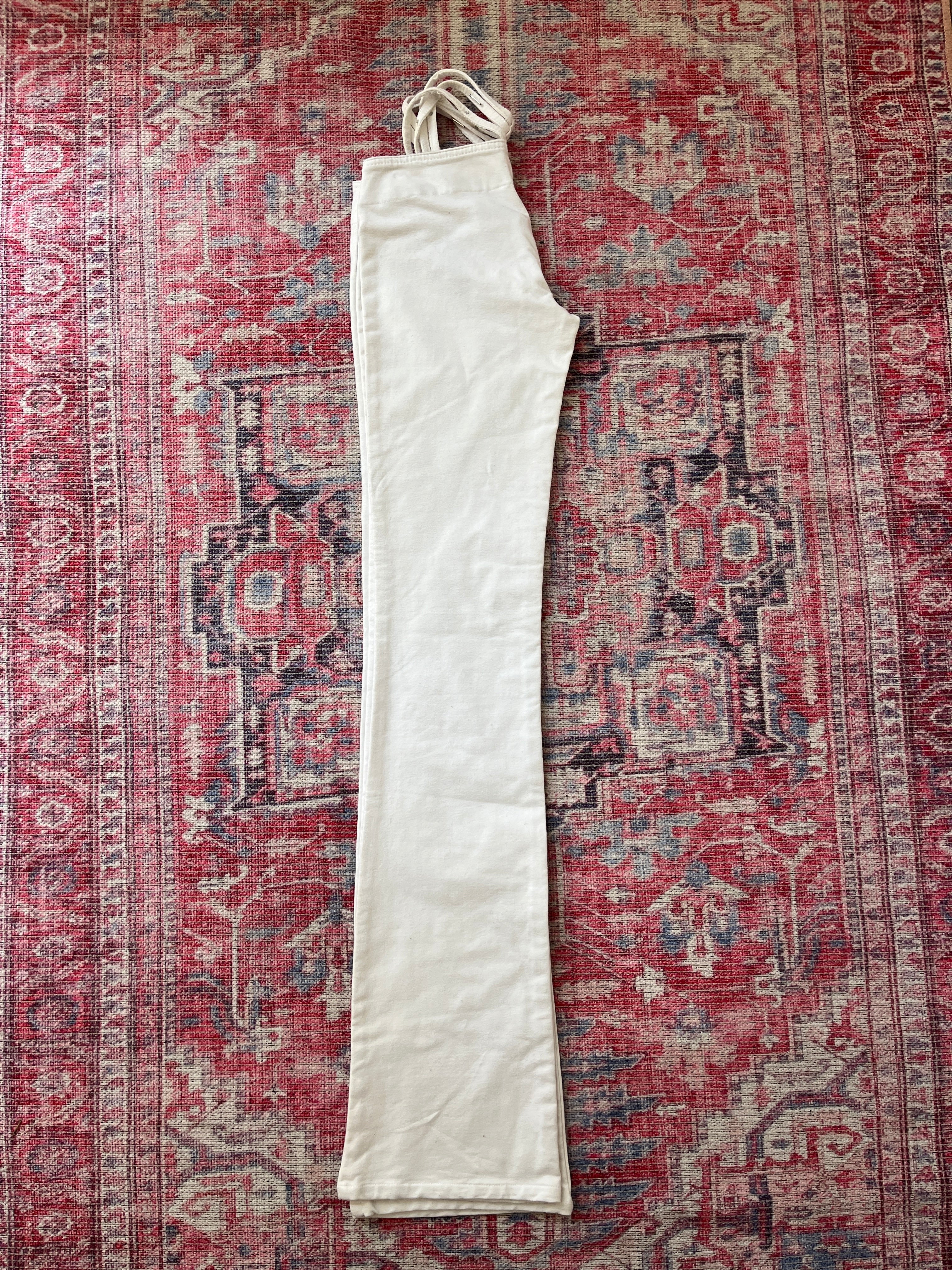LOWRISE WHITE FLARE PANTS